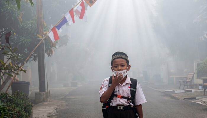 Tiga Pekan Diselimuti Kabut Asap Karhutla Kalimantan, Sekolah di Serasan Natuna Meliburkan Siswa dan 52 Warga Kena ISPA