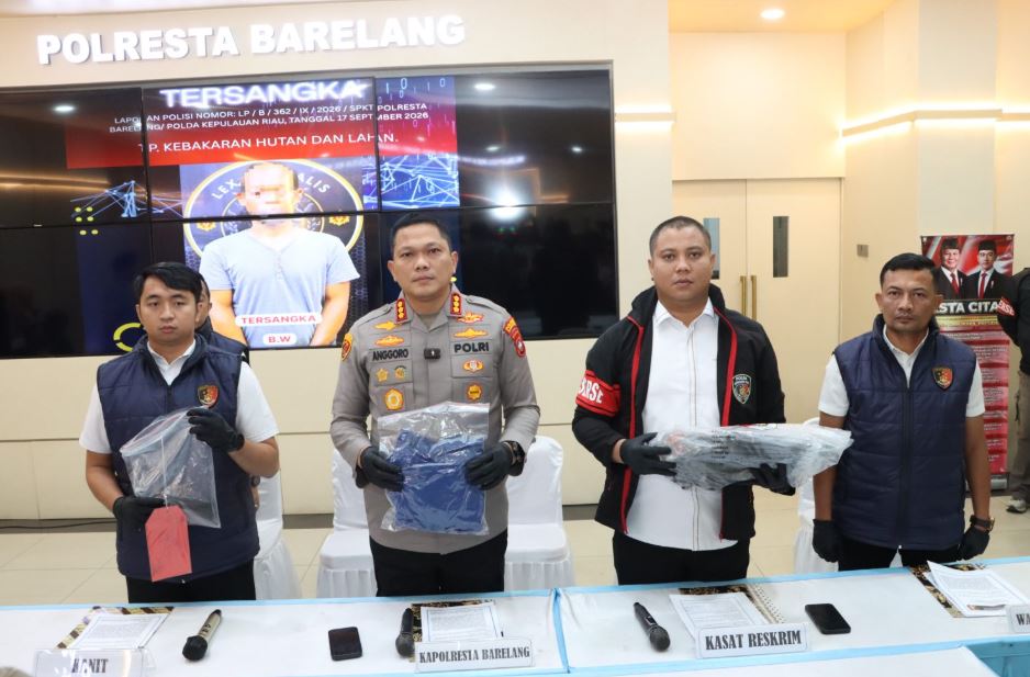 Kapolresta Barelang Kombes Pol Anggoro Wicaksono rilis kasus kebakaran lahan 10 hektare Tembesi Batam