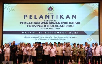 Prosesi pelantikan jajaran pengurus PWI Kepri oleh Ketua Umum PWI Pusat Akhmad Munir di Batam