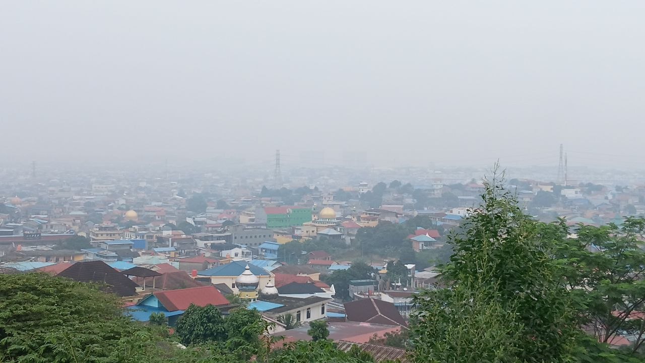 Kabut asap menyelimuti wilayah Kota Batam memicu imbauan BDR dari Ombudsman Kepri