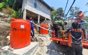 Satpolairud Polres Kepulauan Anambas distribusikan 20 ton air bersih ke RSUD Tarempa dan warga akibat kemarau.