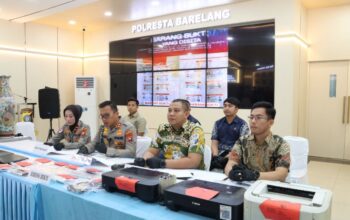 Mengaku Mantan Polisi, Sindikat Pembuat SIM C Palsu di Batam Digulung Polresta Barelang