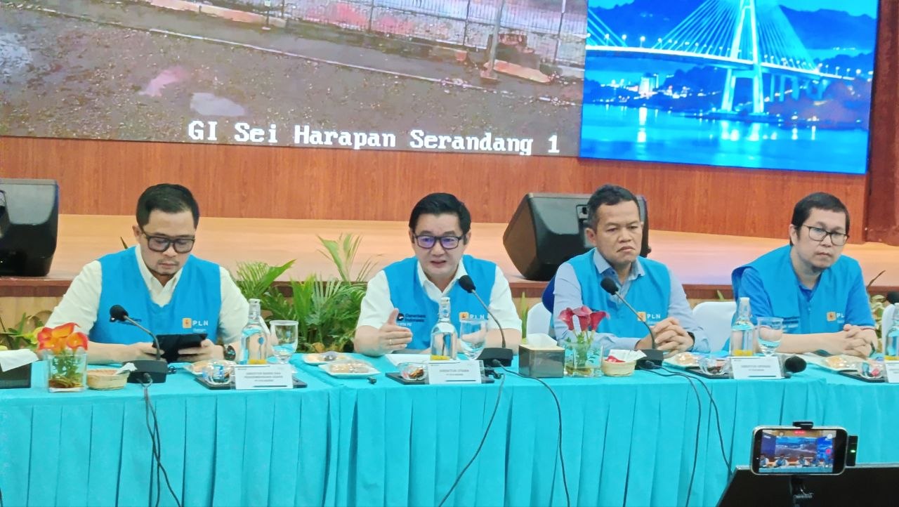 Konferensi pers Dirut PLN Batam Kwin Fo menjelaskan kronologi dan penyebab pemadaman listrik total Batam-Bintan.