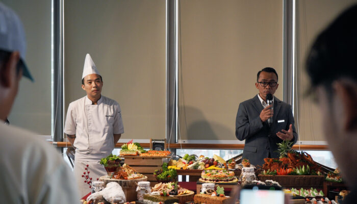 Kolaborasi Dua Chef Internasional Hadirkan Perayaan Natal dan Tahun Baru dengan Sentuhan Nusantara di Oakwood Grand Batam