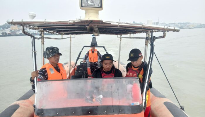 Pencari Ikan Hilang Jatuh ke Laut di Pantai Mukalimus Karimun, Tim SAR Gelar Operasi Pencarian
