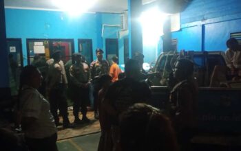 Puluhan warga dan nelayan melabrak Kantor PLN ULP Anambas di Desa Tarempa Barat pada Minggu malam.