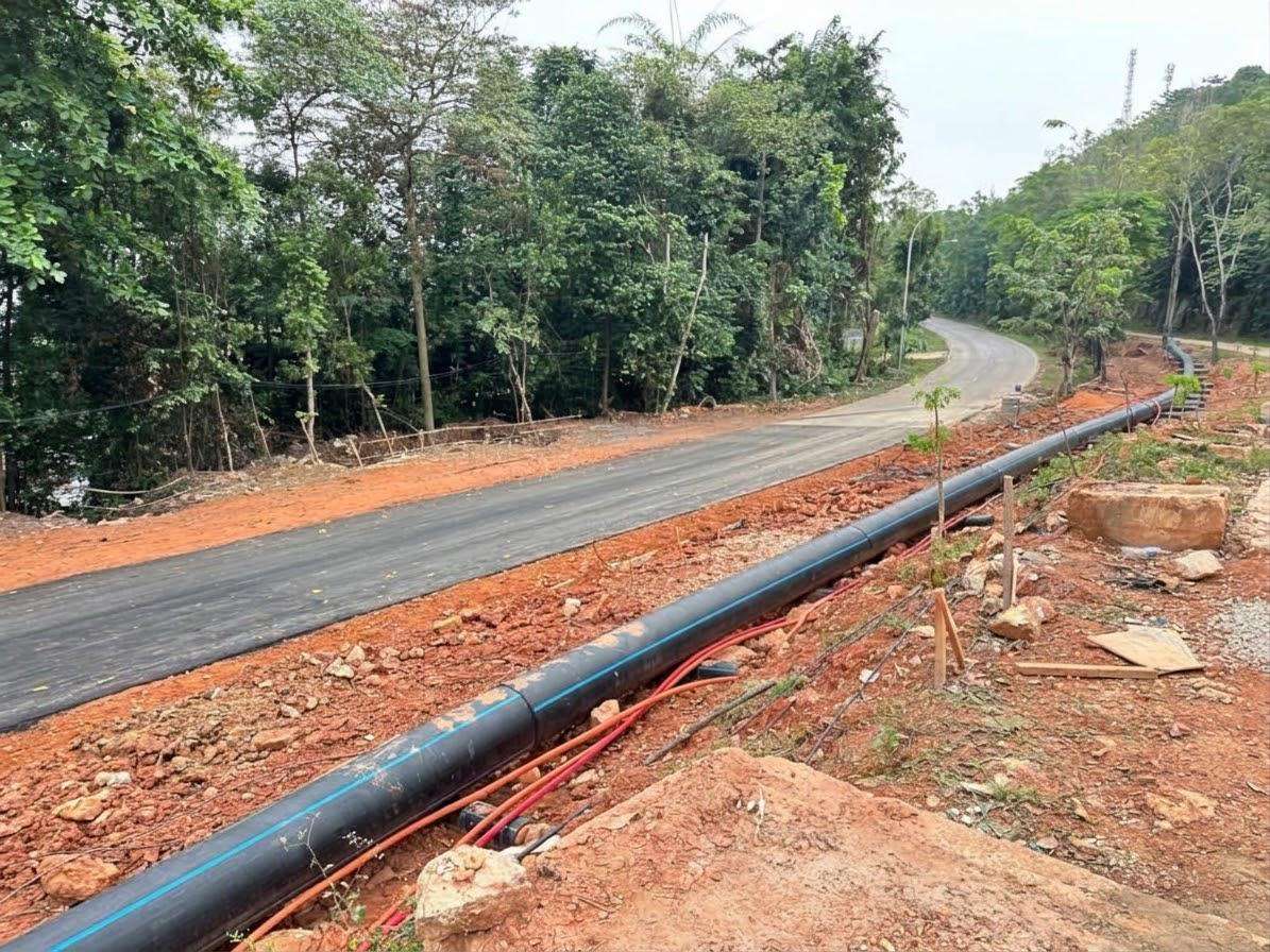 Pekerjaan perbaikan dan pengecoran ruas Jalan Gajah Mada depan Hotel Vista Batam yang ditargetkan rampung dan dibuka pada 1 November 2026.