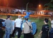 Petugas BP Batam dan tim teknis meninjau instalasi pengolahan air minum di Batam pascapemadaman listrik.
