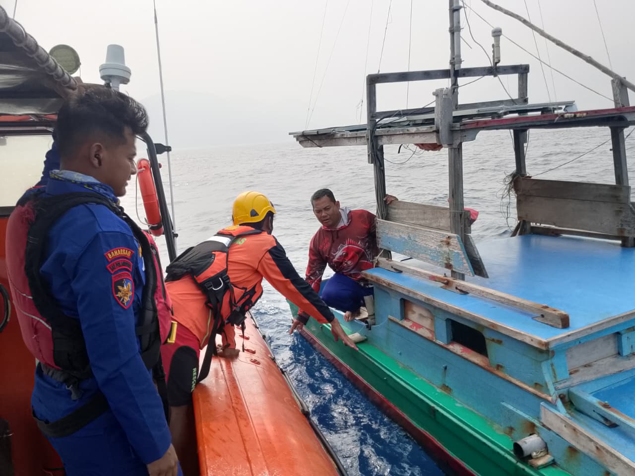 Tim SAR Gabungan menggunakan RIB 02 Natuna menyisir perairan Anambas untuk mencari nelayan hilang.