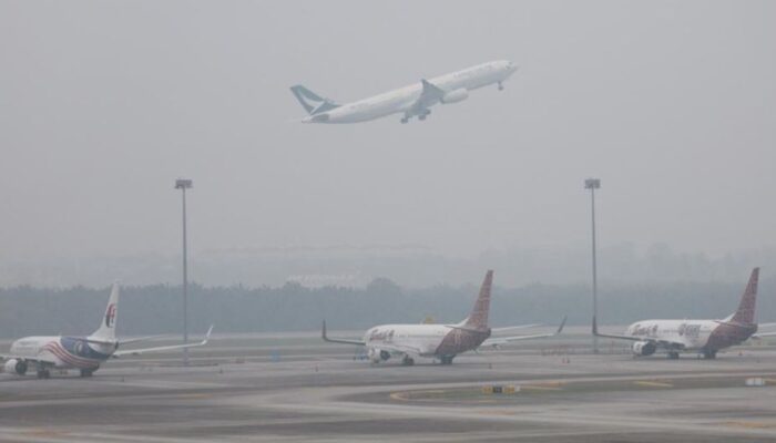 Jarak Pandang Cuma 50 Meter! Penerbangan Singapura-Palembang Batal Akibat Kabut Asap Pekat