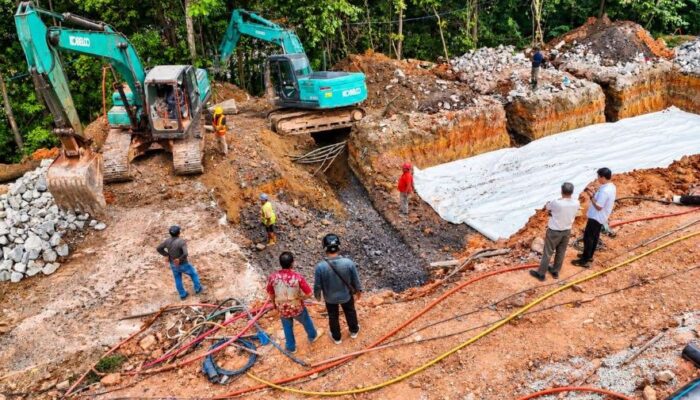 Bongkar Fondasi Hingga 2 Meter, BP Batam Lembur Kejar Target Perbaikan Jalan Depan Hotel Vista
