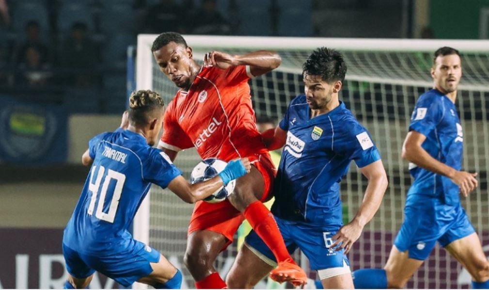 Persib Bandung libas The Cong-Viettel 1-0 di ACL 2 lewat gol penalti Mariano Peralta. Diwarnai 2 kartu merah, Maung Bandung kokoh di puncak Grup E.