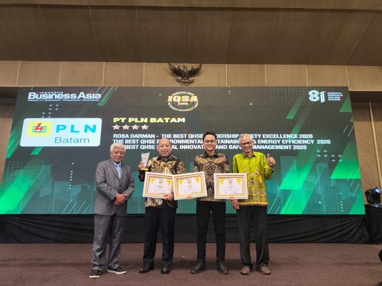 Penghargaan yang digelar Majalah Business Asia Indonesia di Hotel Bidakara, Jakarta, itu membawa pulang tiga apresiasi bagi PLN Batam.