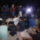 Personel Polda Kepri saat melakukan tes urine dan penggerebekan narkoba di Batam.