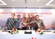 Jajaran Direksi Telkom Indonesia—(ki-ka) Arthur A. Syailendra, Budi Satria Dharma Purba, Dirut Nanang Hendarno, Andy Kelana, Seno Soemadji, dan Willy Saelan—usai RUPSLB, Rabu (30/9).
