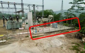 Serandang bagian depan Trafo 3. Pembangunan pagar baru di instalasi Trafo 3 tanpa kabel pengaman yang dialiri listrik untuk menghalau hewan liar.